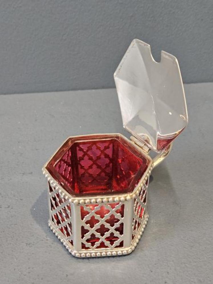 Early Victorian Mustard Pot with Cranberry Liner - Image 5