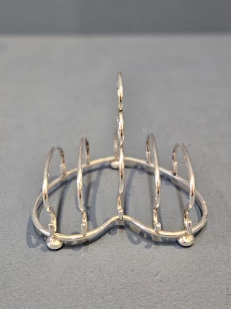 Edwardian Heart Shaped Silver Toast Rack  - Image 4