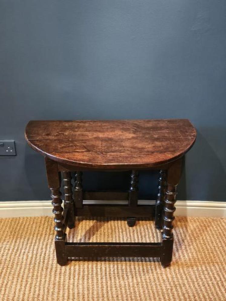 Georgian Oak Drop Leaf Side Table  - Image 1