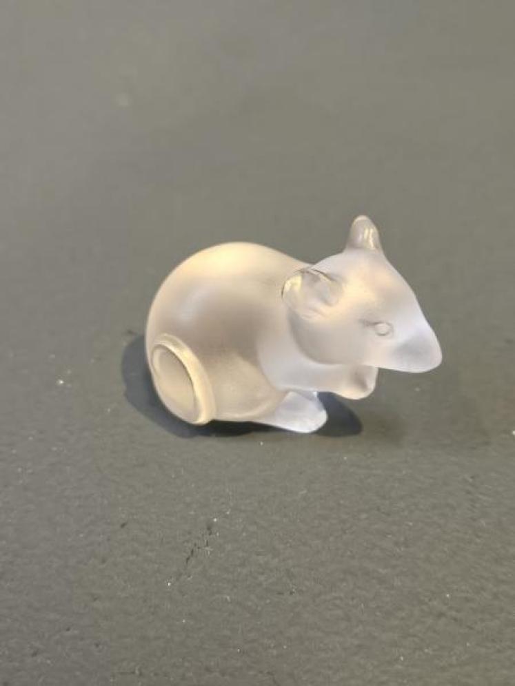 Rare Lalique Opalescent Mouse - Image 1