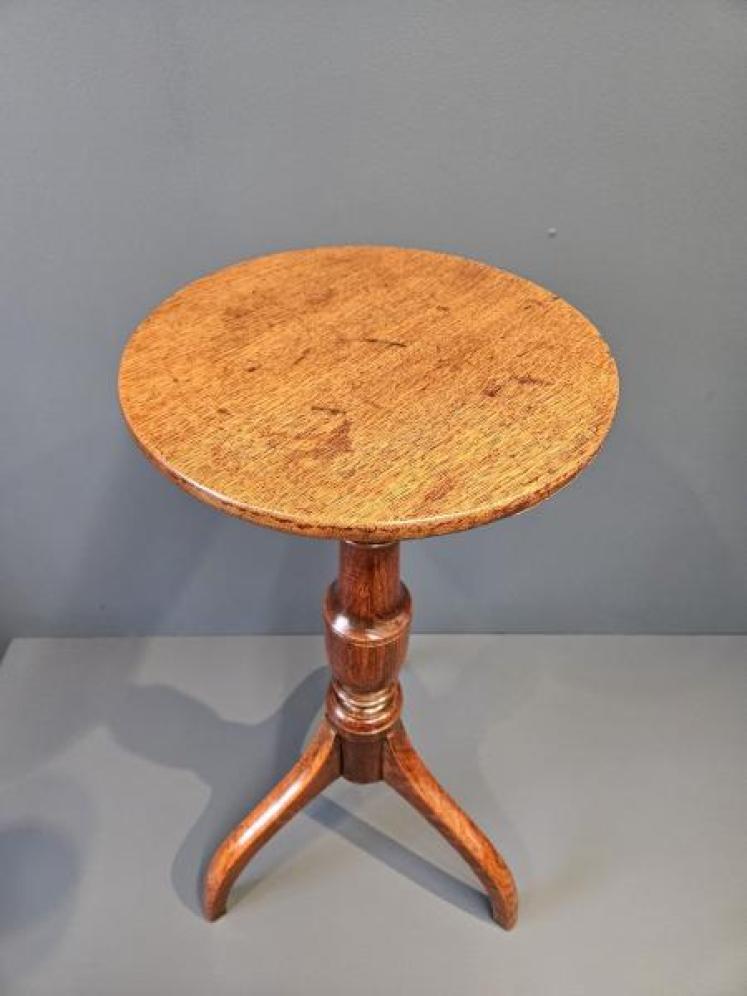George III Oak Candle or Wine Table - Image 3