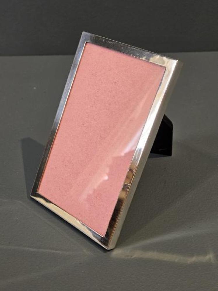 Silver Portrait or Landscape Photo Frame - Image 7