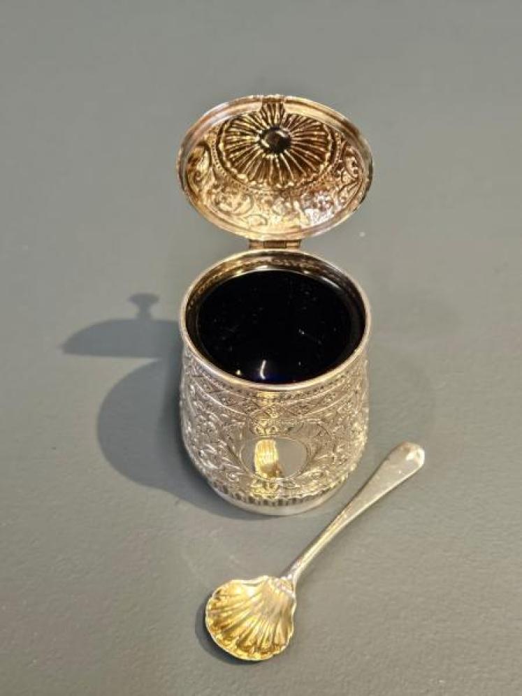 Early Victorian Silver Mustard Pot - Image 4