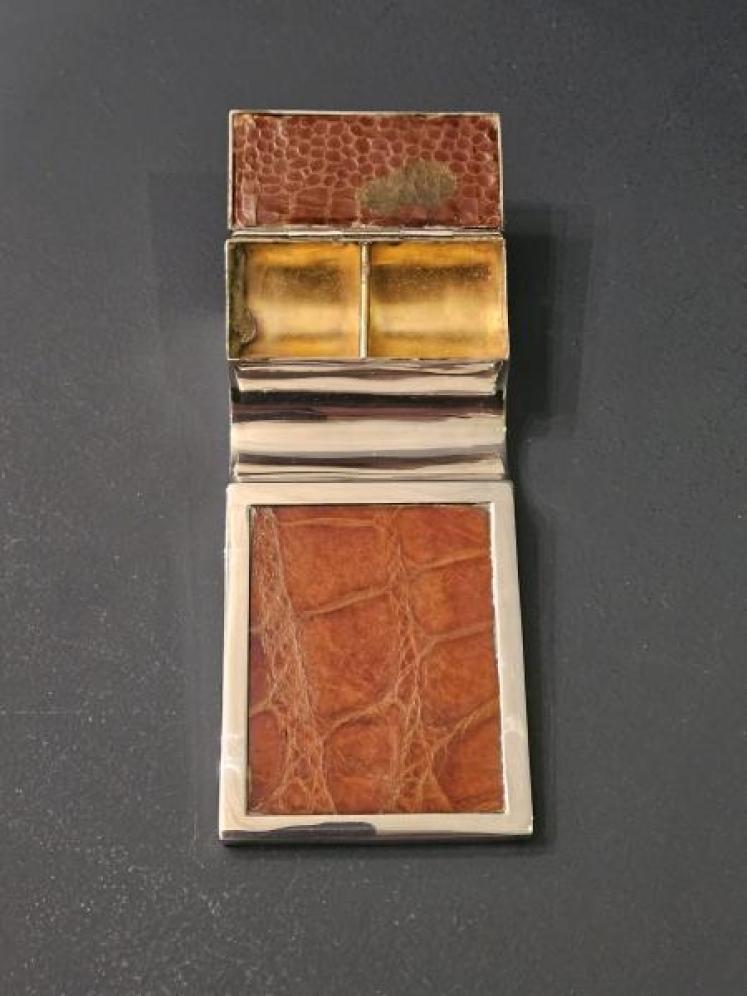 Superb Silver Stamp and Pen Stand - Image 6