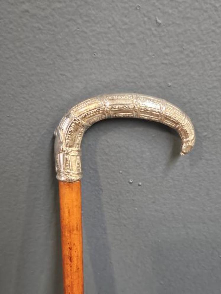 Early Victorian Silver Topped Fruitwood Ladies Riding Crop - Image 2