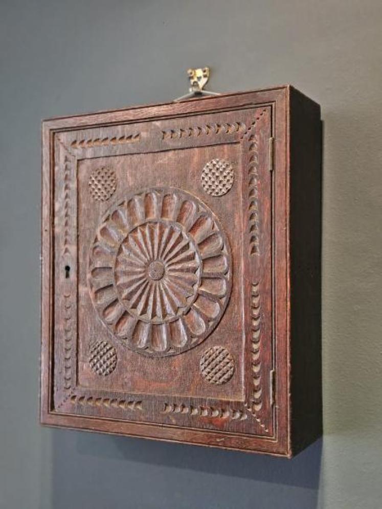 Superb Victorian Carved Oak Key Safe - Image 2