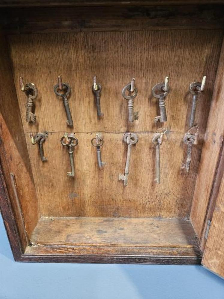 Superb Victorian Carved Oak Key Safe - Image 4