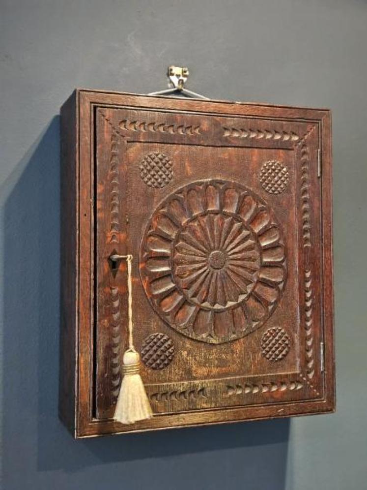 Superb Victorian Carved Oak Key Safe - Image 7
