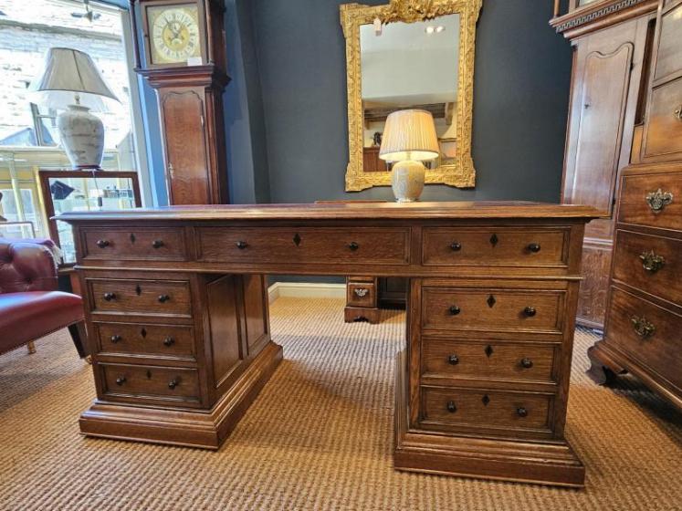Superb Late Victorian Oak Pedestal Desk by J P White - Image 1