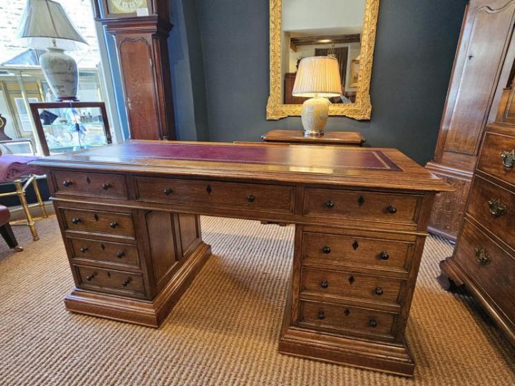 Superb Late Victorian Oak Pedestal Desk by J P White - Image 5