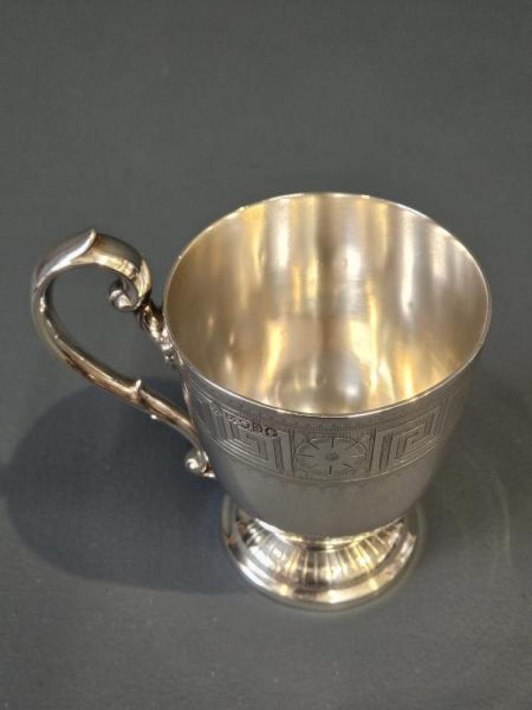 Fine Quality Mid Victorian Silver Mug by Barnard  - Image 2