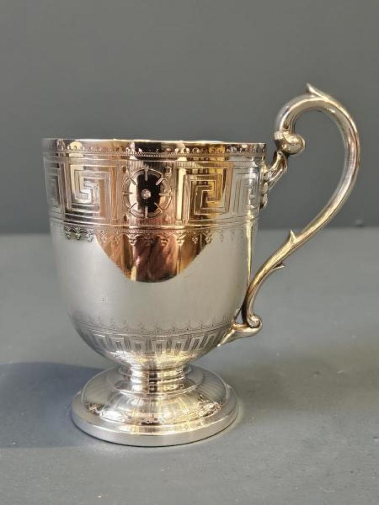 Fine Quality Mid Victorian Silver Mug by Barnard  - Image 3