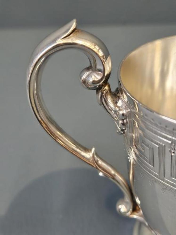 Fine Quality Mid Victorian Silver Mug by Barnard  - Image 7