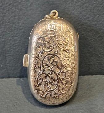 Edwardian Engraved Silver Double Sovereign Case