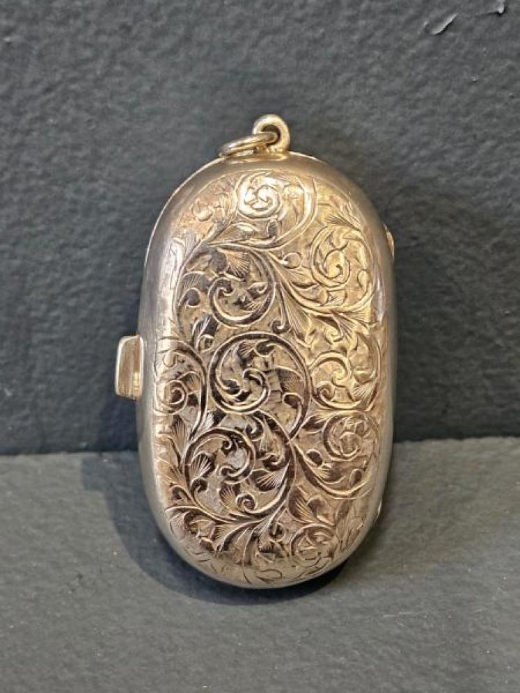 Edwardian Engraved Silver Double Sovereign Case - Image 1