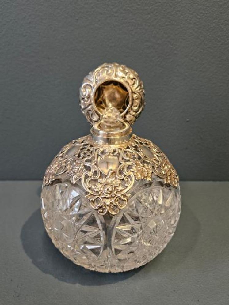 Superb Large Edwardian Crystal and Silver Overlaid Scent Bottle - Image 3