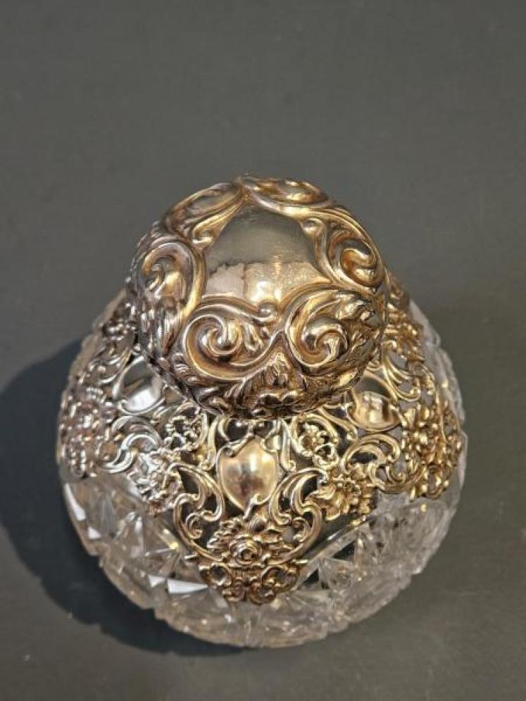 Superb Large Edwardian Crystal and Silver Overlaid Scent Bottle - Image 7