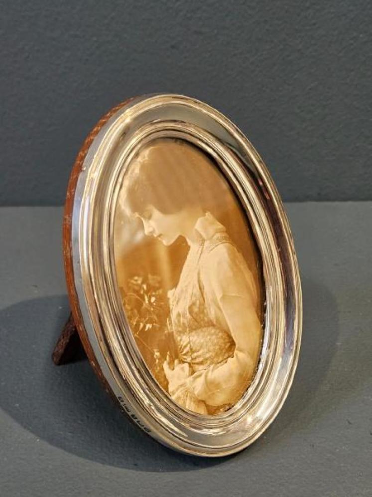 Small Victorian Oval Silver Photo Frame  - Image 2