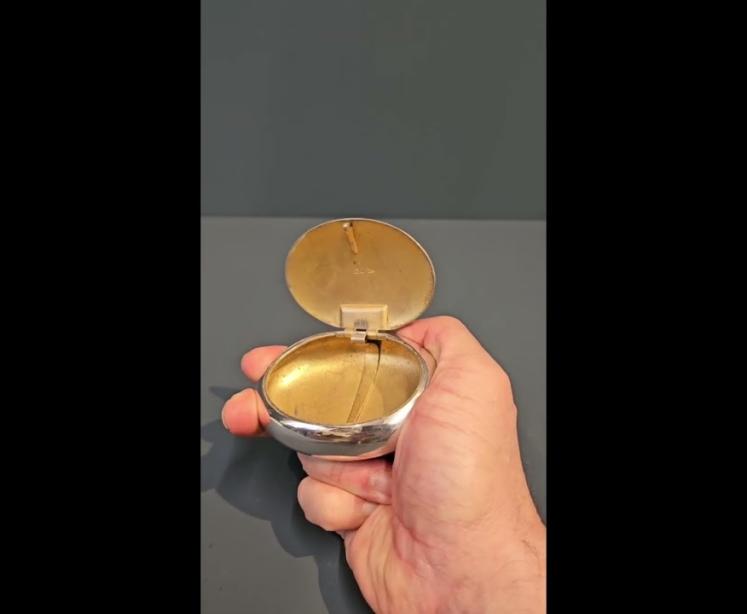 Chester Silver Squeeze Tobacco Pebble - Video