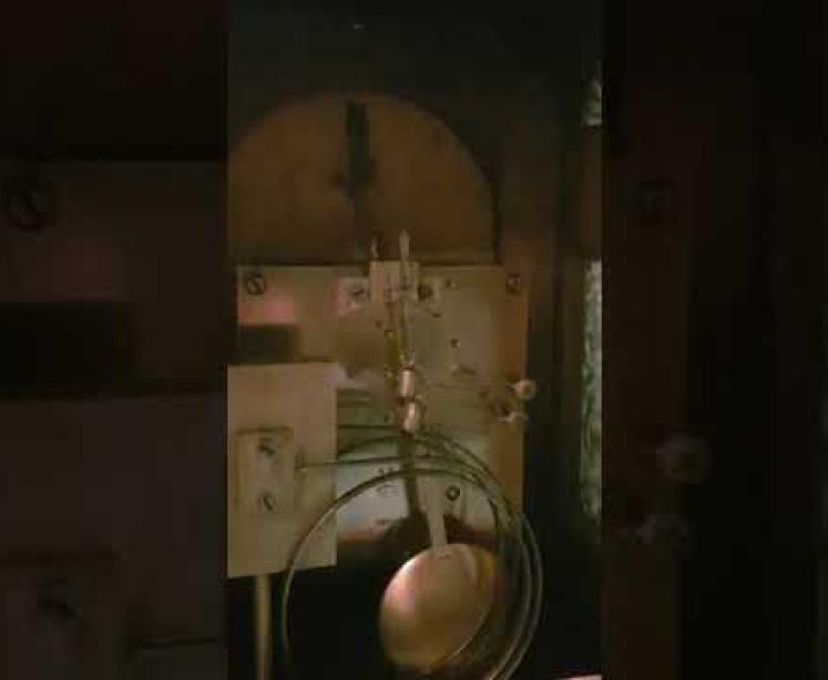 Fine Quality Victorian Walnut Bracket Clock - Video