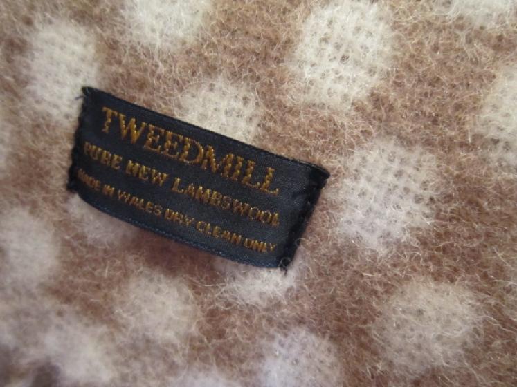 Tweedmill Lambswool Spot Throw - Image 2