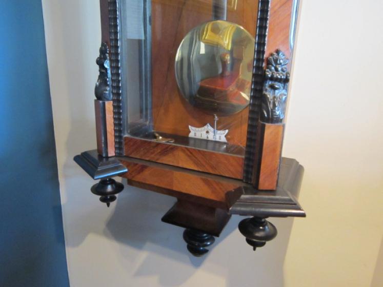 Slim Victorian Weighted Vienna Wallclock - Image 4