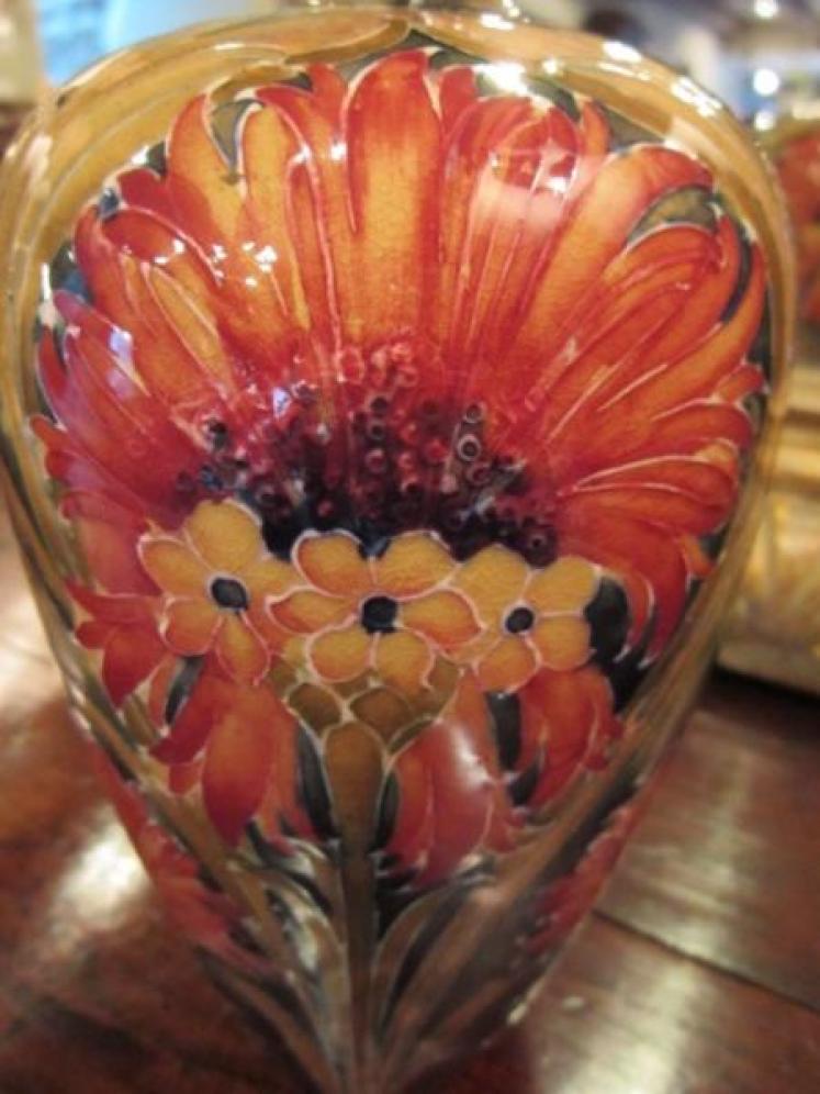 Superb McIntyre Moorcroft Chrysantheum Vase - Image 3