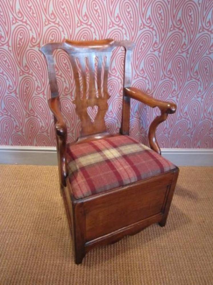 Elegant George II Elm Box Armchair - Image 1
