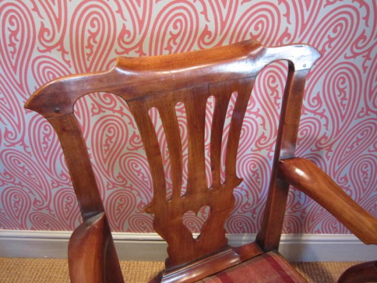 Elegant George II Elm Box Armchair - Image 3