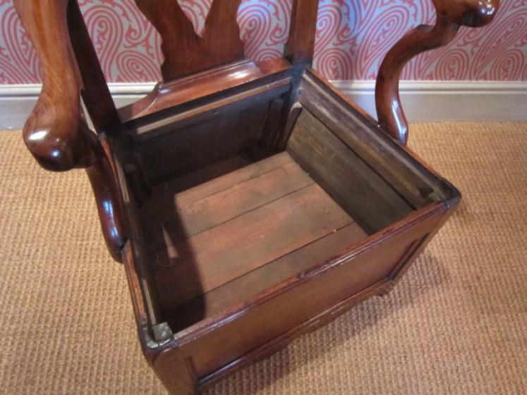 Elegant George II Elm Box Armchair - Image 5
