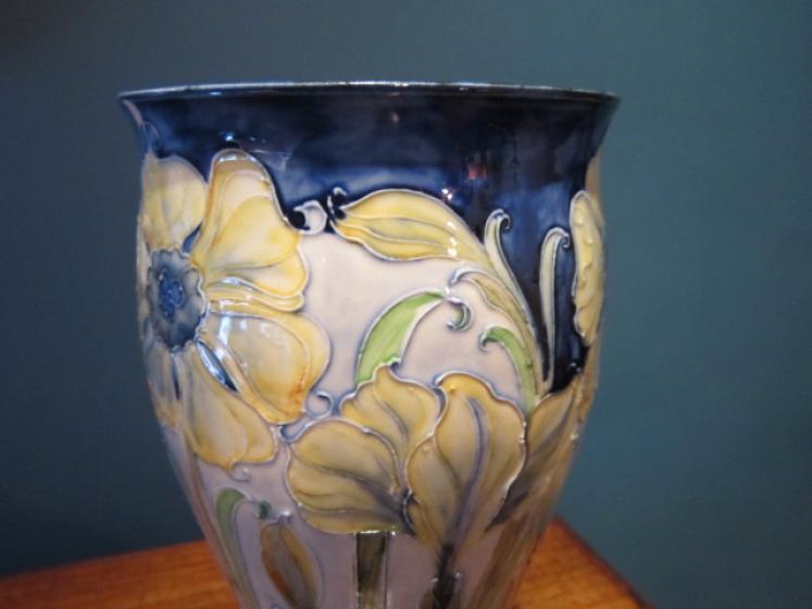 Rare McIntyre Moorcroft Daffodil & Iris Vase - Image 2