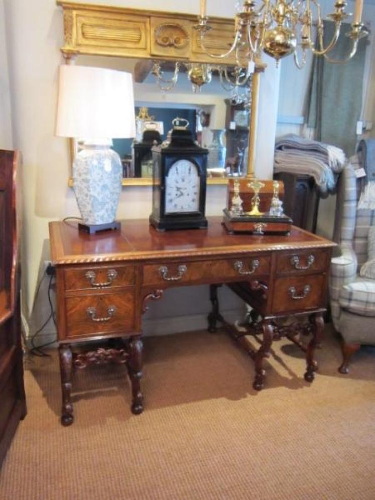Superb Victorian Figured Walnut Desk - Image 1