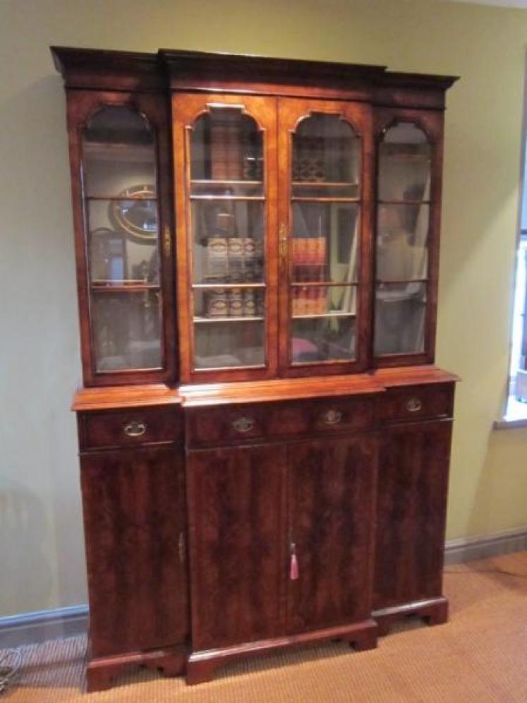Fine William & Mary Style Breakfront Bookcase - Image 1