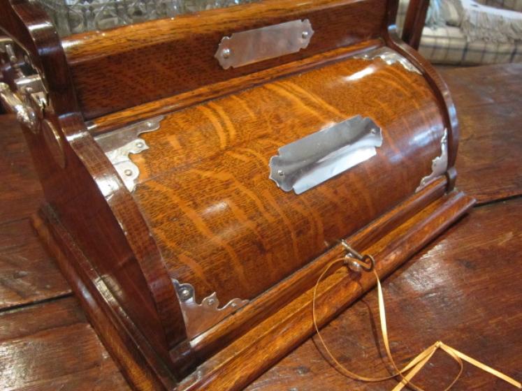 Superb Victorian Roll Front Fitted Tantalus - Image 5