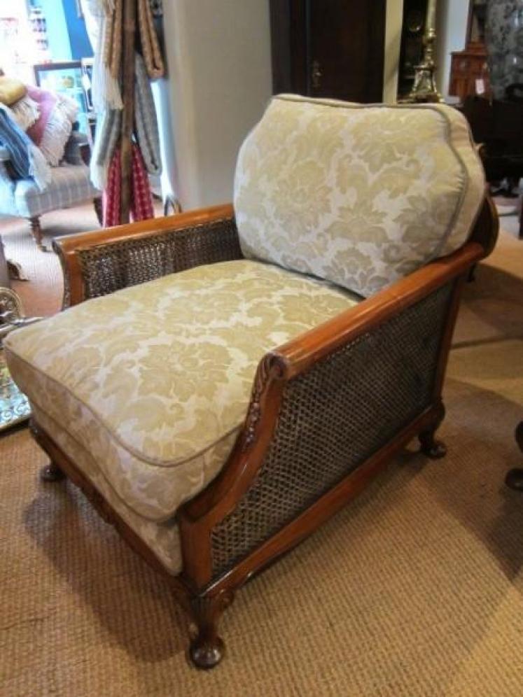 Stunning Edwardian Walnut Three Piece Bergere Suite - Image 3