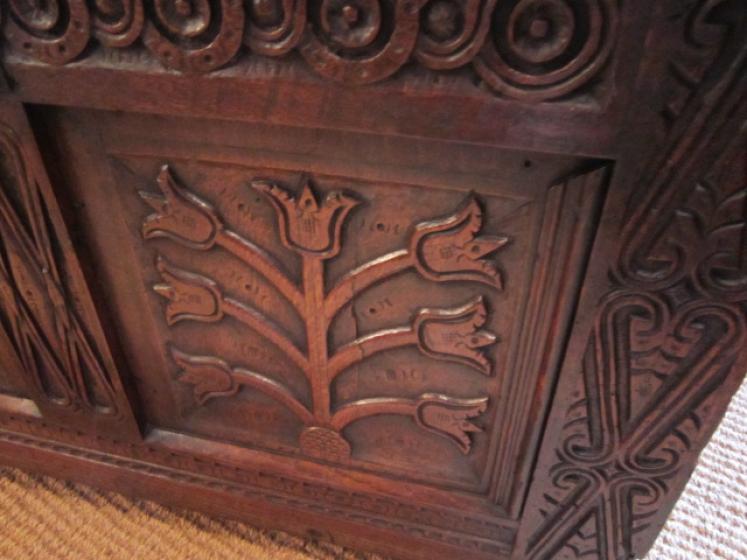 Superb Early 18th Century Tulip Carved Coffer - Image 2