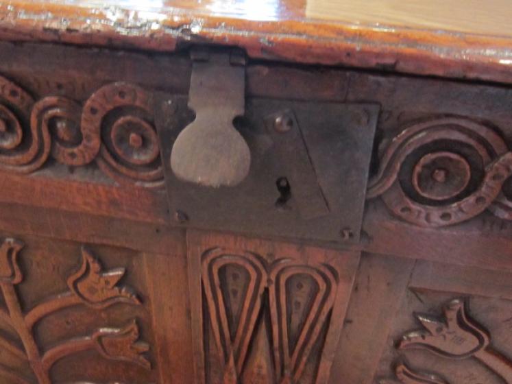 Superb Early 18th Century Tulip Carved Coffer - Image 5