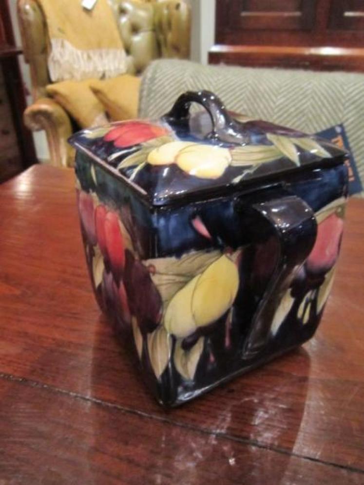 Moorcroft Wisteria Twin Handled Lidded Box - Image 4