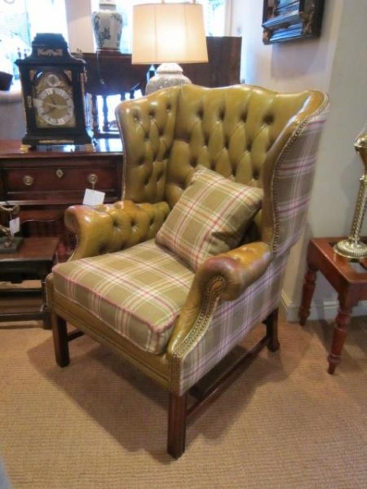 Superb Edwardian Leather Buttoned Wing Armchair - Image 1