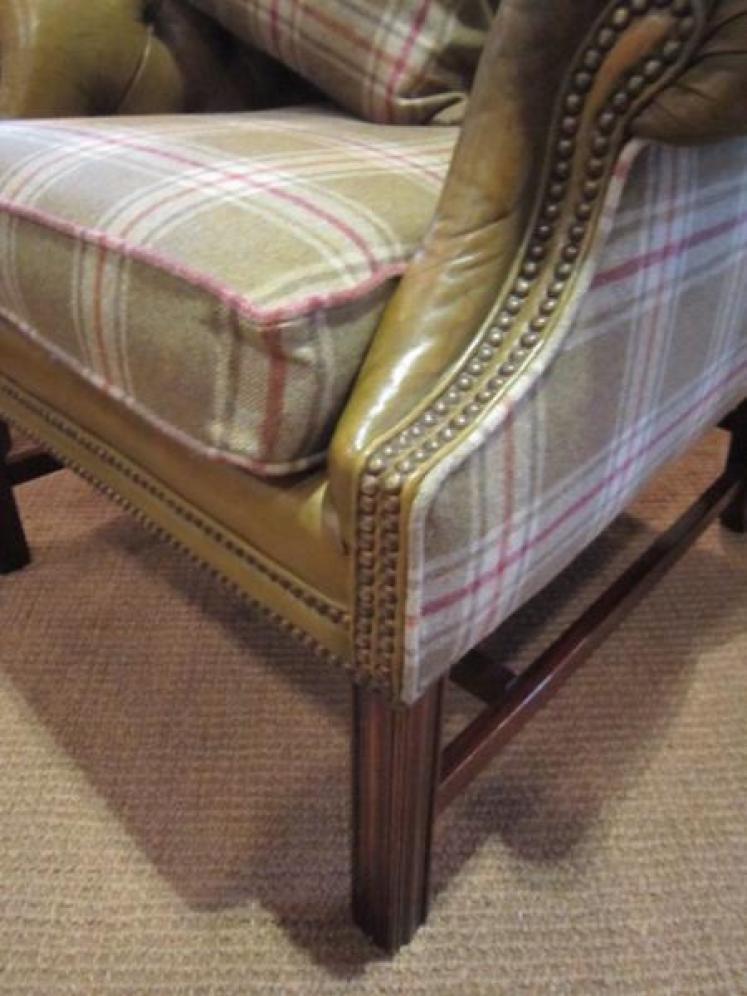 Superb Edwardian Leather Buttoned Wing Armchair - Image 5