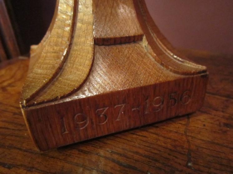 Old Mouseman Azed Oak Table Lamp - Image 4