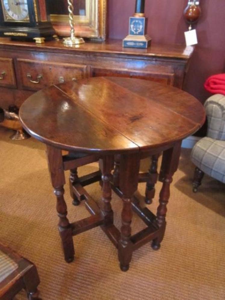 Period Early Georgian Oak Gateleg Table - Image 3