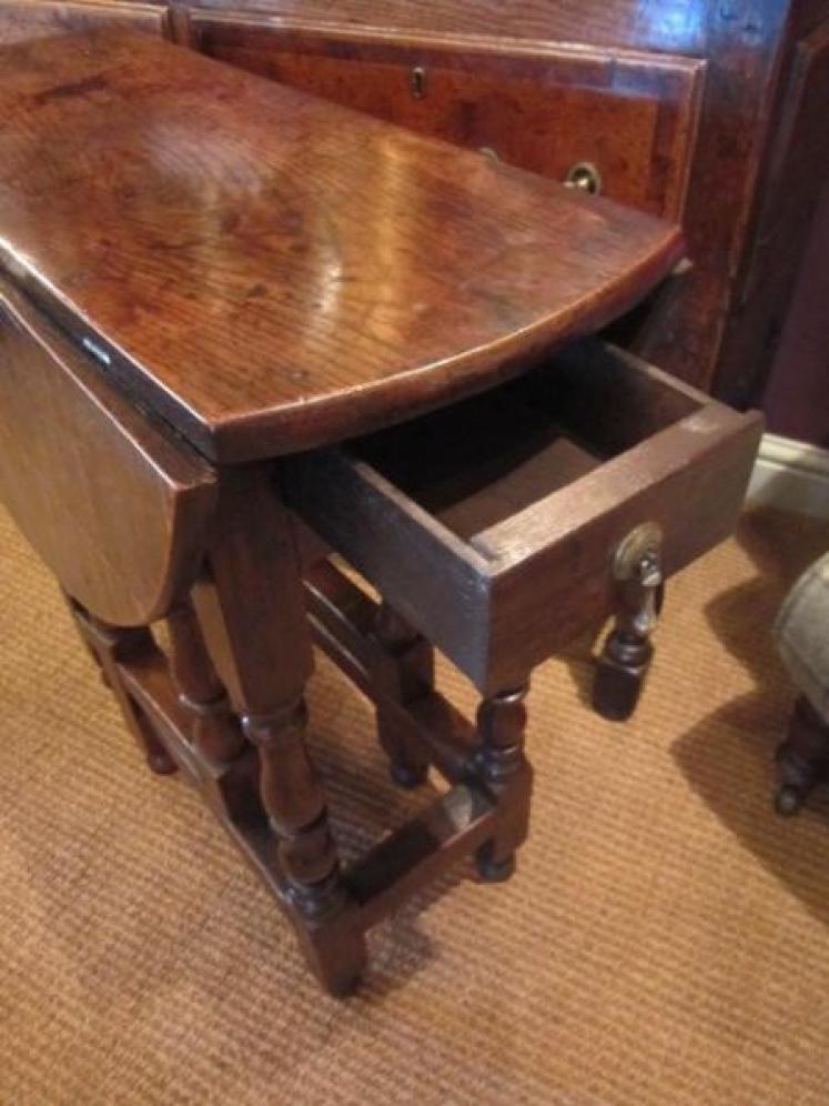 Period Early Georgian Oak Gateleg Table - Image 5