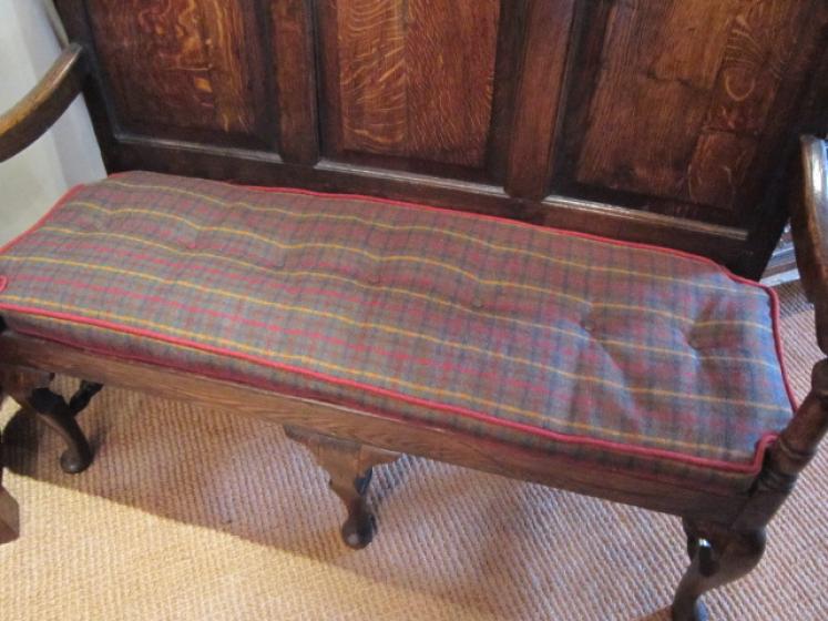 Original George II Period Oak Panelled Settle - Image 2
