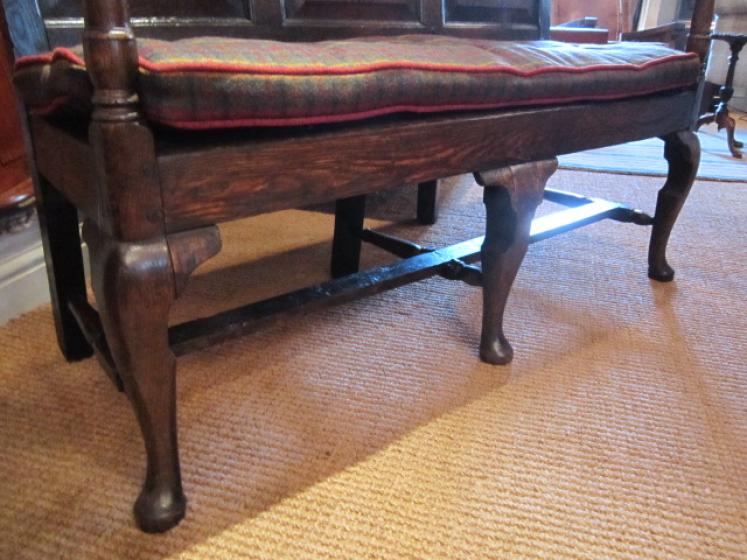 Original George II Period Oak Panelled Settle - Image 3