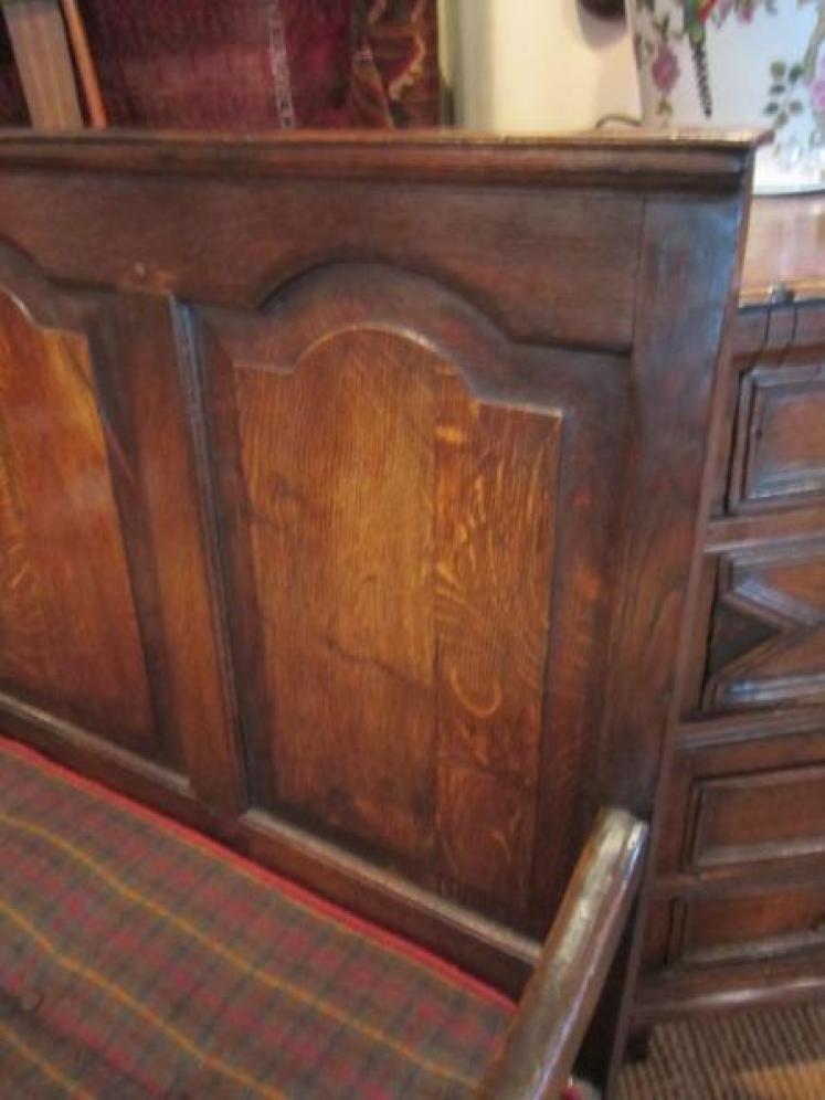 Original George II Period Oak Panelled Settle - Image 4
