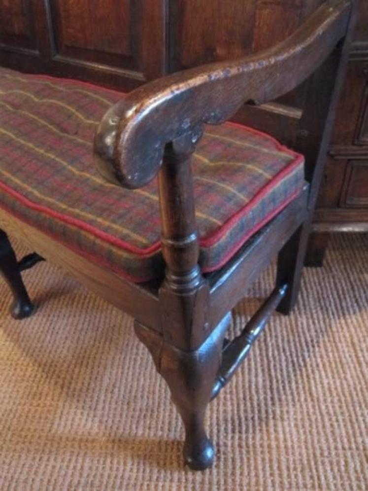 Original George II Period Oak Panelled Settle - Image 5