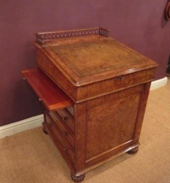 Stunning William IV Walnut Gillows Davenport Desk