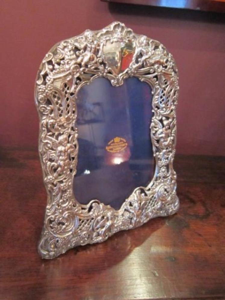 High Quality George V Silver Rococo Photo Frame - Image 1