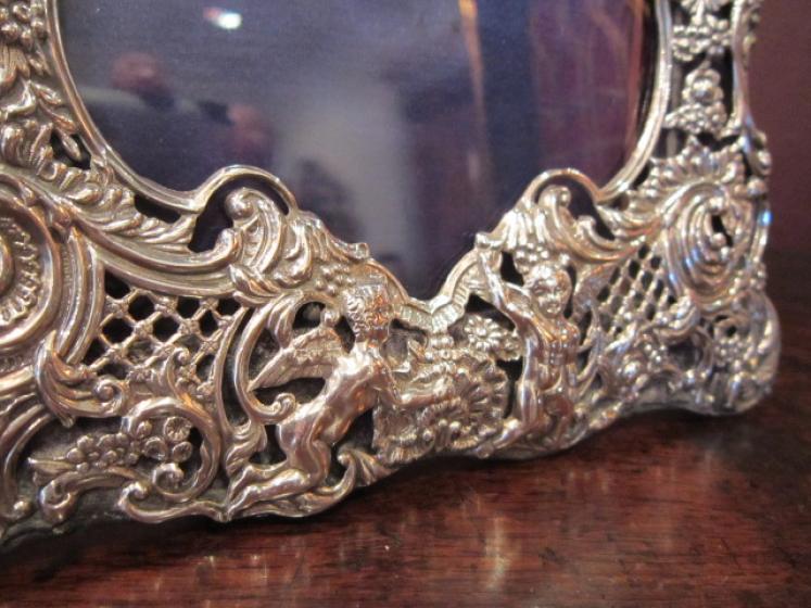 High Quality George V Silver Rococo Photo Frame - Image 3